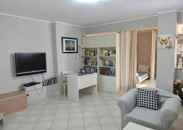 Fanis Apartment *